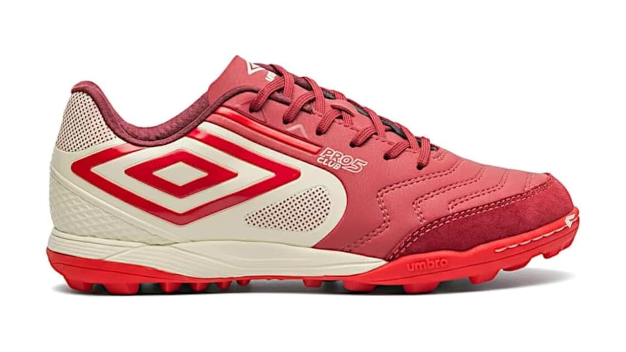 Qual a Melhor Chuteira Umbro Society? 5 Modelos para Jogadores Exigentes